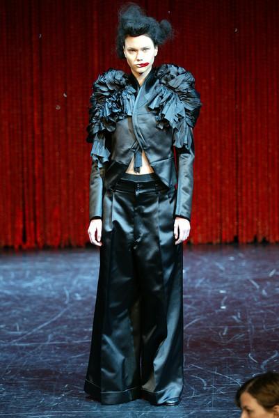 COMME des GARÇONS ruffled shoulder cropped jacket – dot COMME