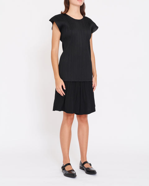 ISSEY MIYAKE Pleats Please cap sleeve top – dot COMME