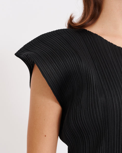 ISSEY MIYAKE Pleats Please cap sleeve top – dot COMME